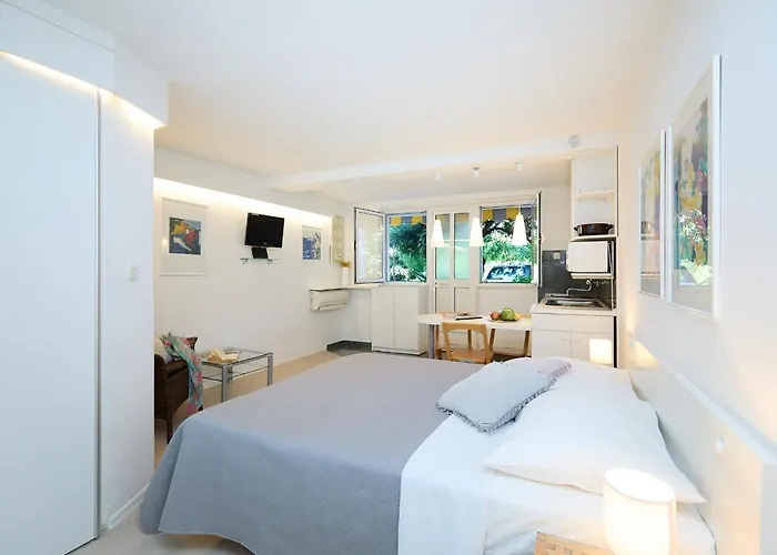 Hedera Estate, Hedera 6